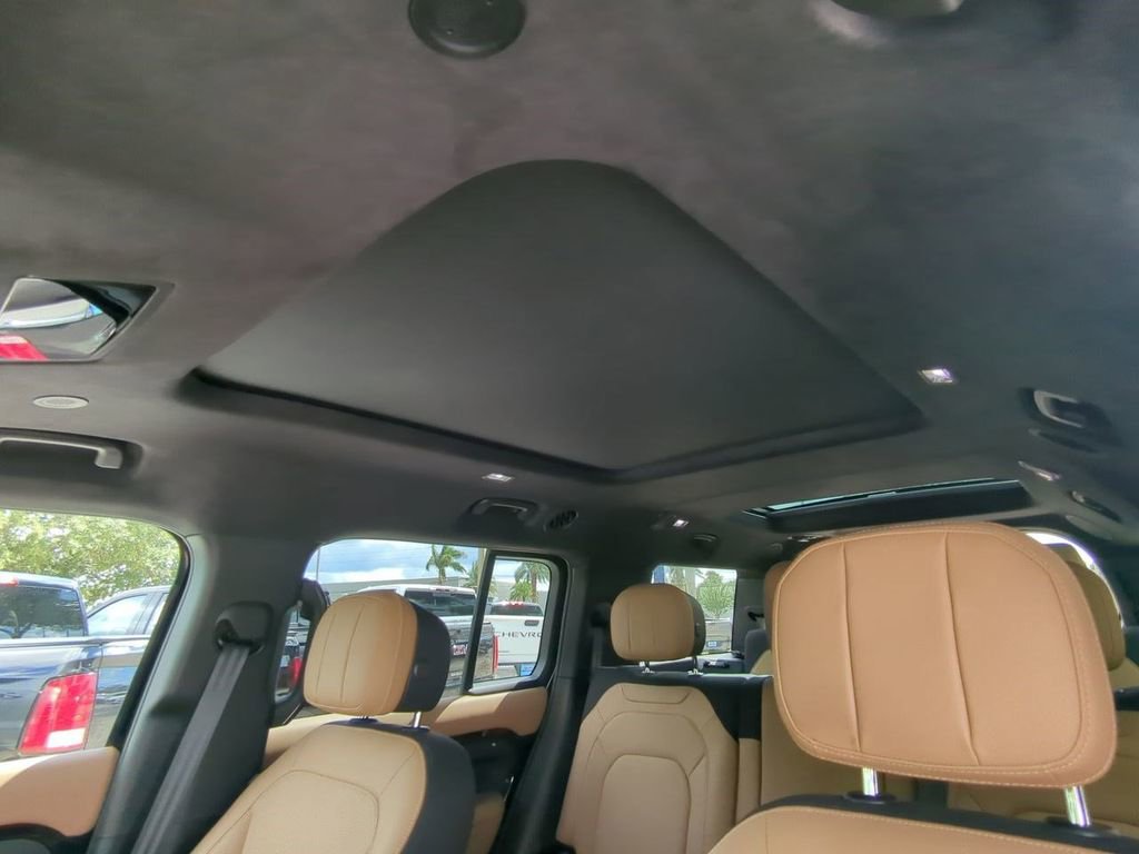 Used 2025 Land Rover Defender 130 V8 image 21