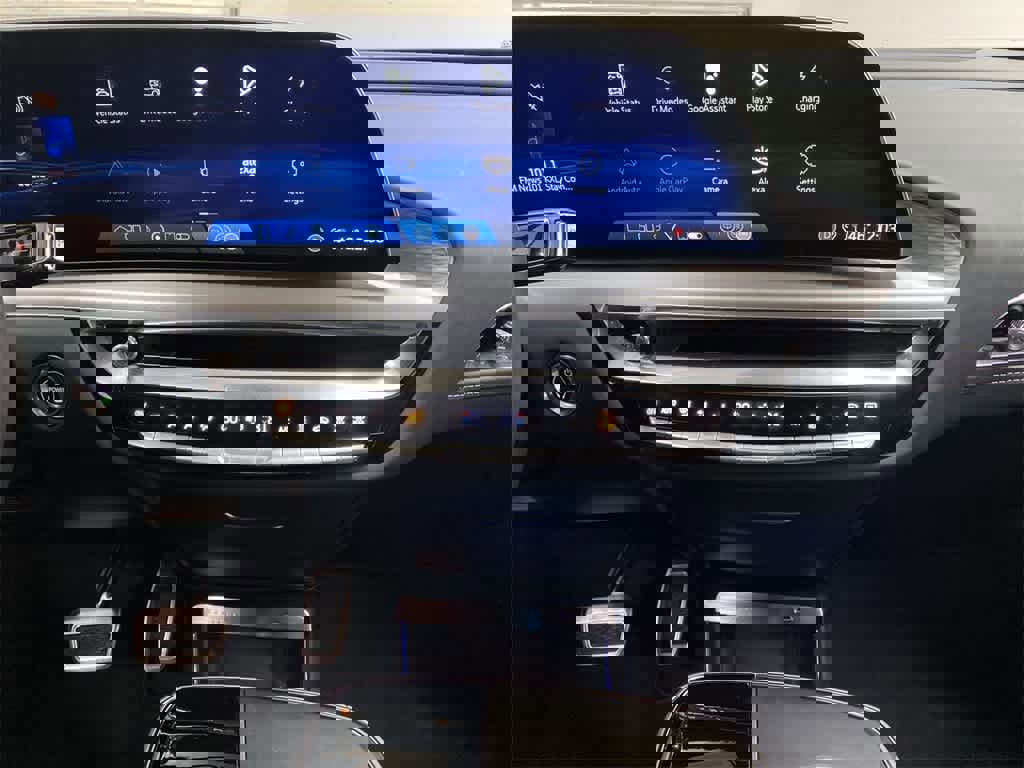 Certified 2025 Cadillac Lyriq Luxury w/ Nappa Leather Package image 24