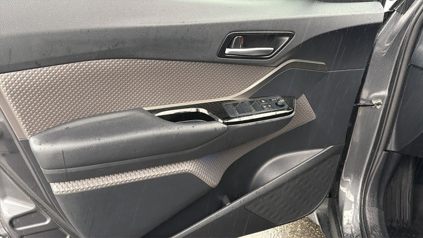 Used 2022 Toyota C-HR Limited image 23