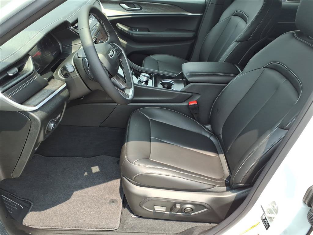 New 2026 Jeep Grand Cherokee Limited AWD/4WD image 12