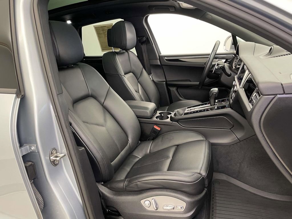 Certified 2022 Porsche Macan image 23