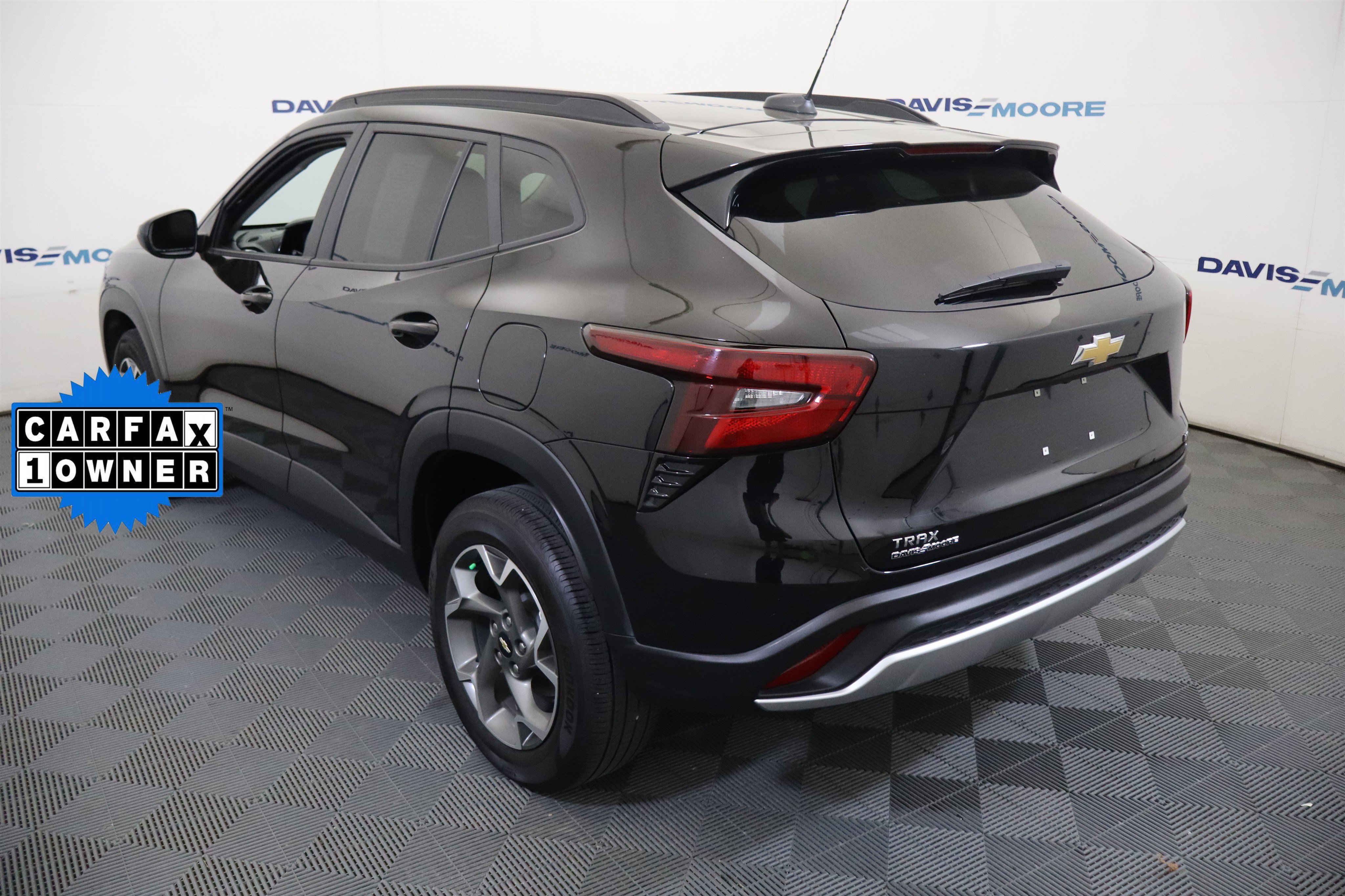 Certified 2025 Chevrolet Trax LT FWD image 10