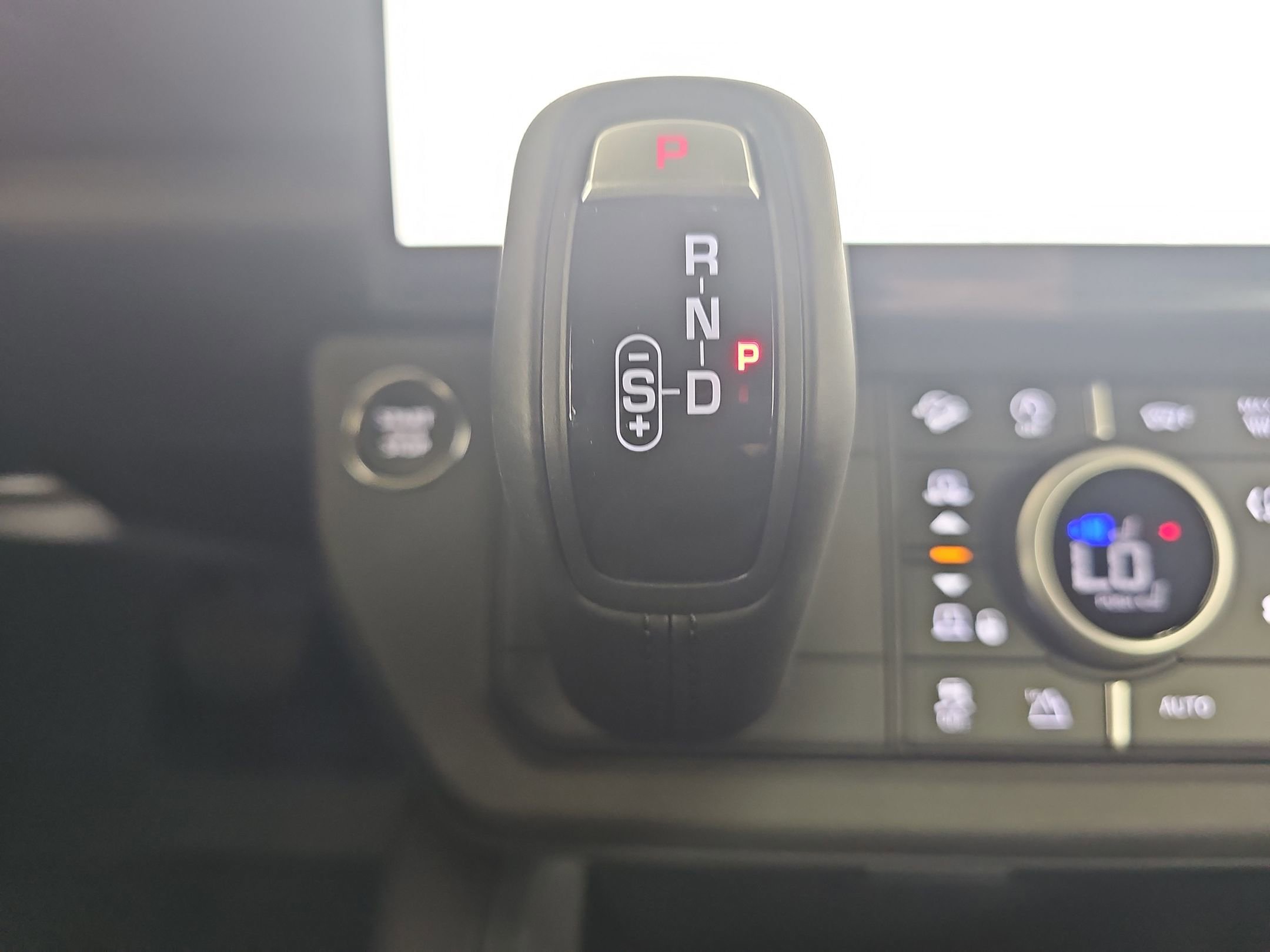 New 2026 Land Rover Defender 110 X-Dynamic SE image 17