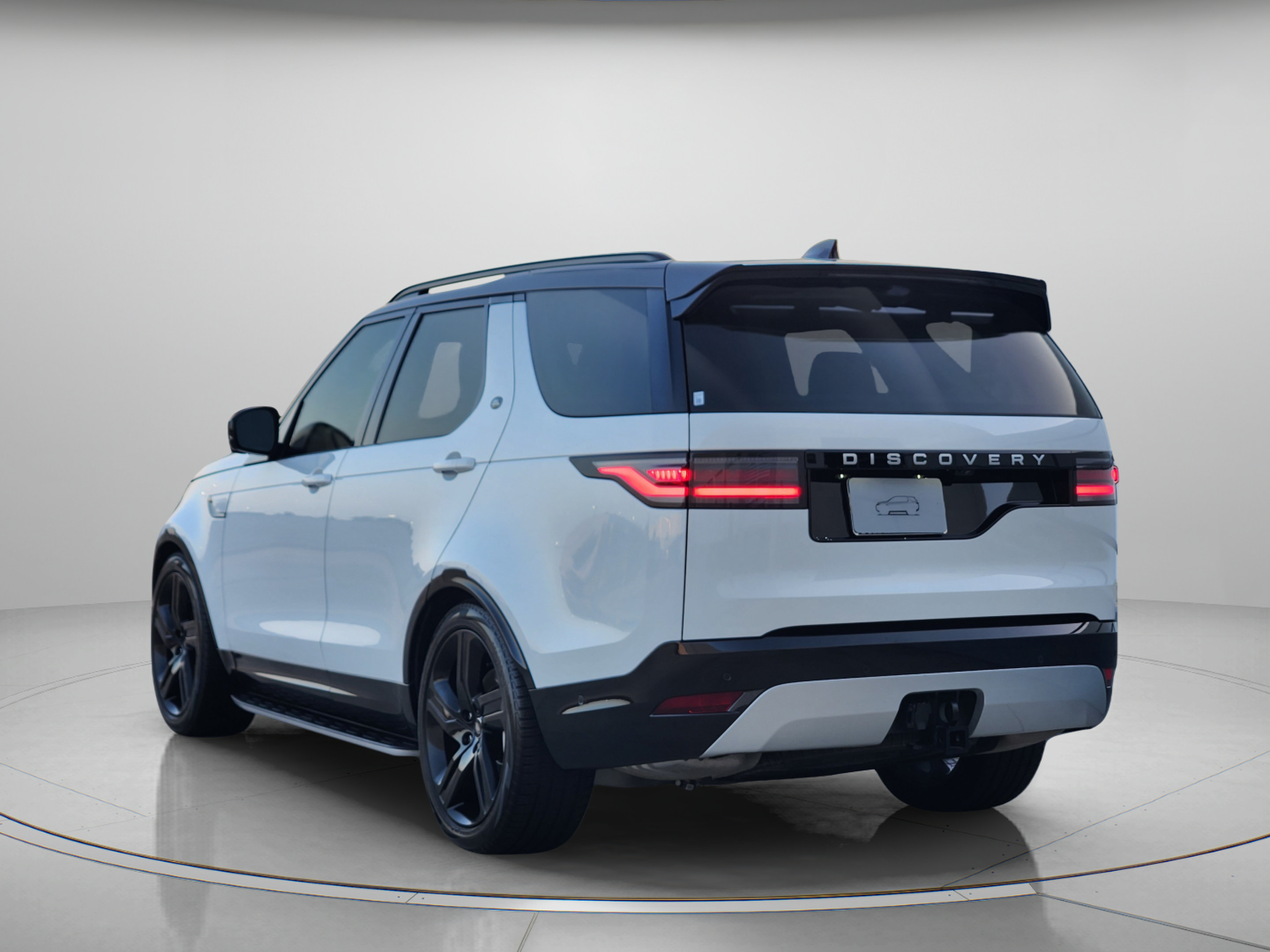 Certified 2026 Land Rover Discovery Limited Edition AWD/4WD image 3