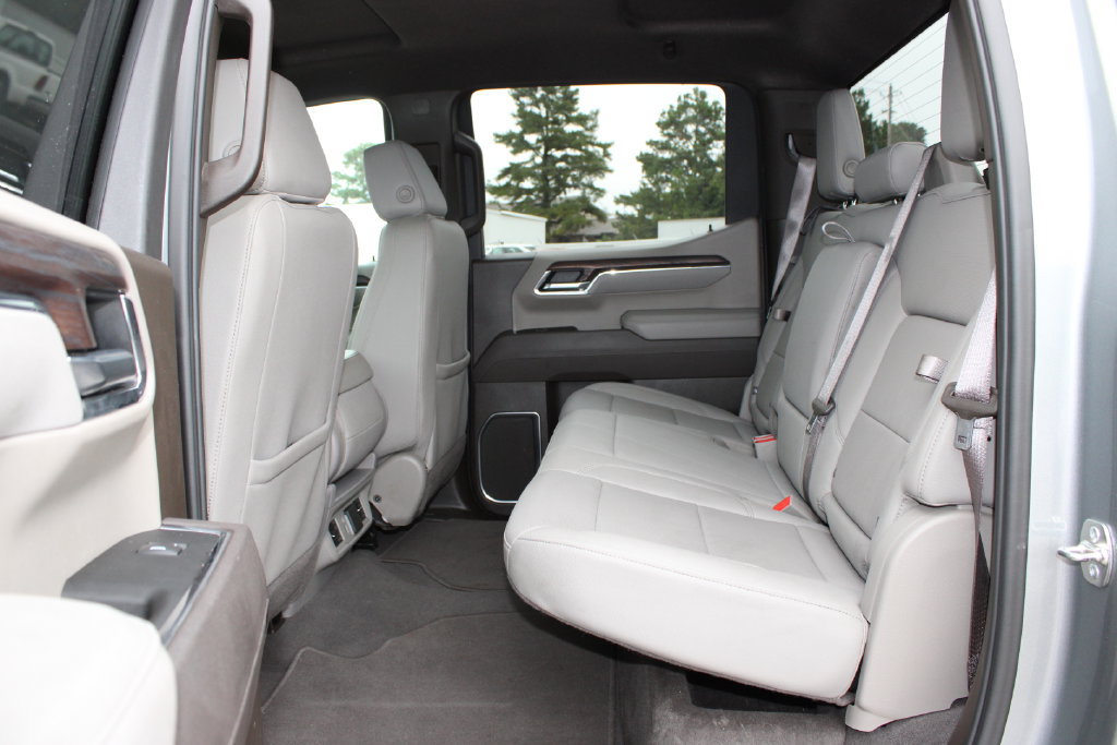 Used 2025 GMC Sierra 1500 SLT AWD/4WD image 11