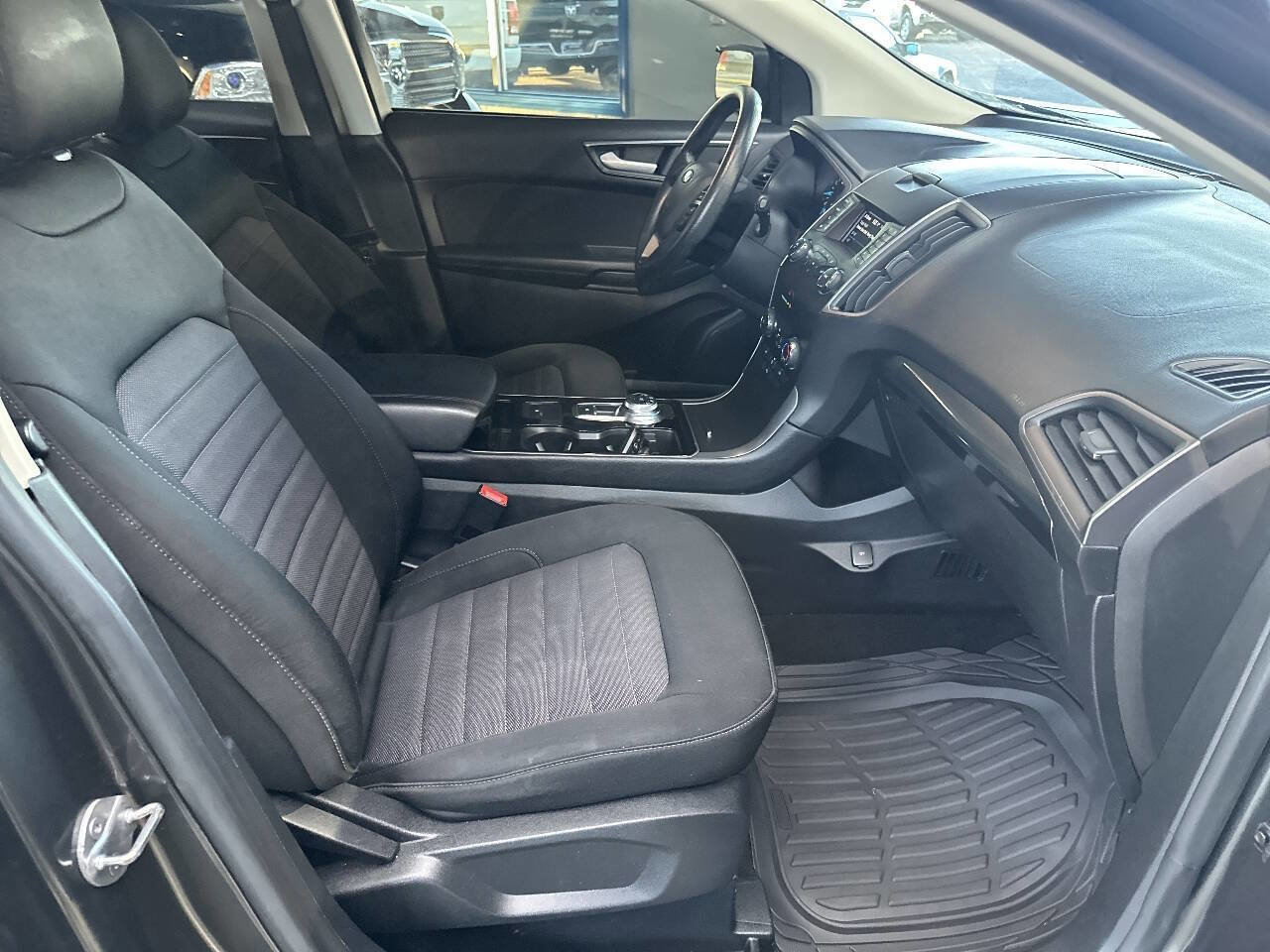 Used 2019 Ford Edge SE image 20