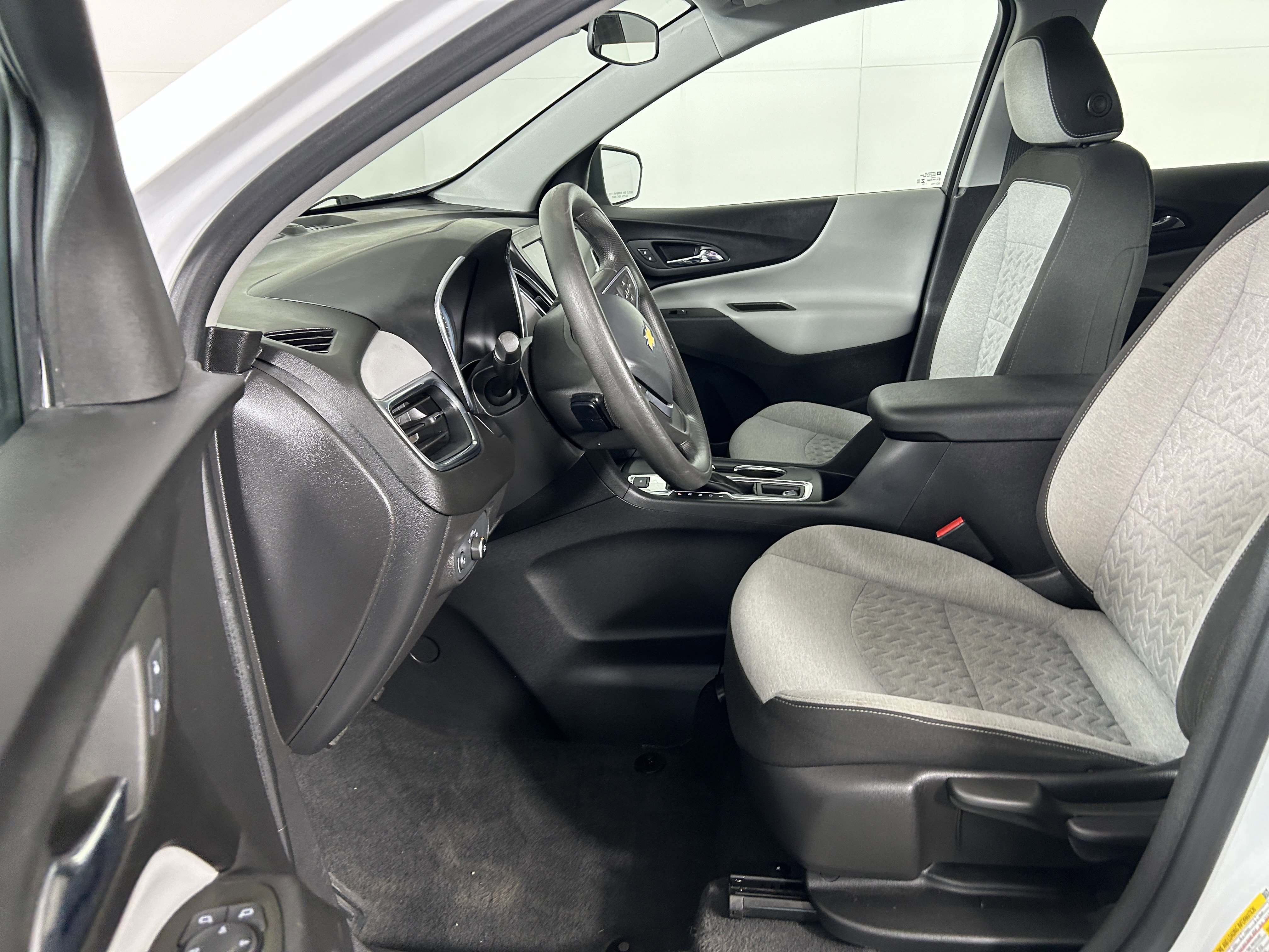 Used 2023 Chevrolet Equinox LS AWD/4WD image 11