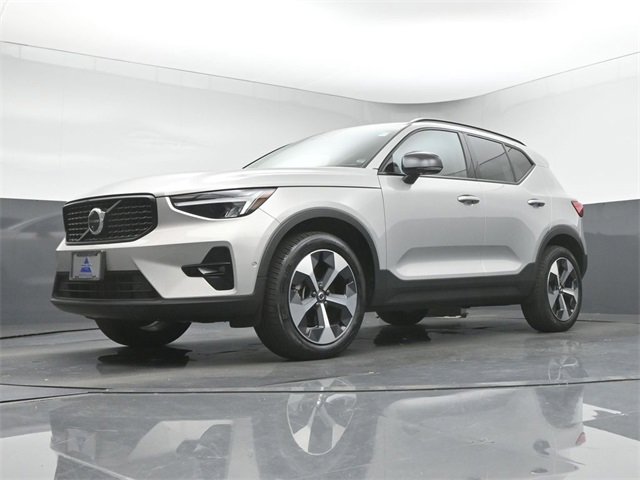 Used 2024 Volvo XC40 B5 Plus w/ Protection Package Premier image 38
