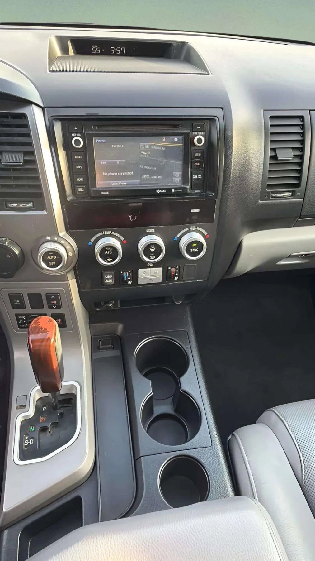 Used 2016 Toyota Sequoia Platinum image 38