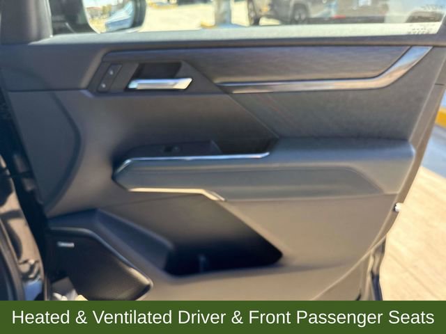 Used 2024 GMC Acadia AT4 w/ Luxury Package image 17