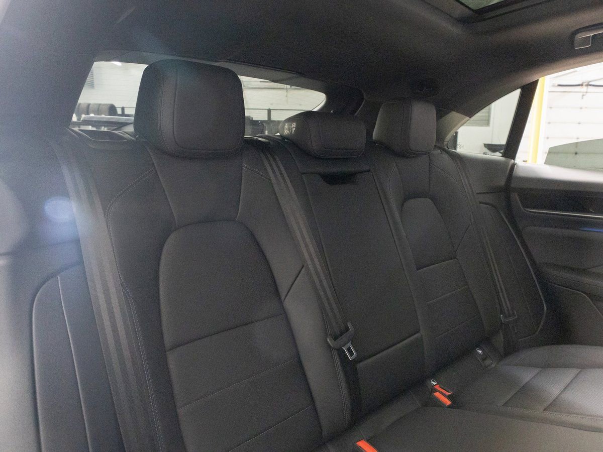 New 2025 Porsche Macan 4S Electric image 28