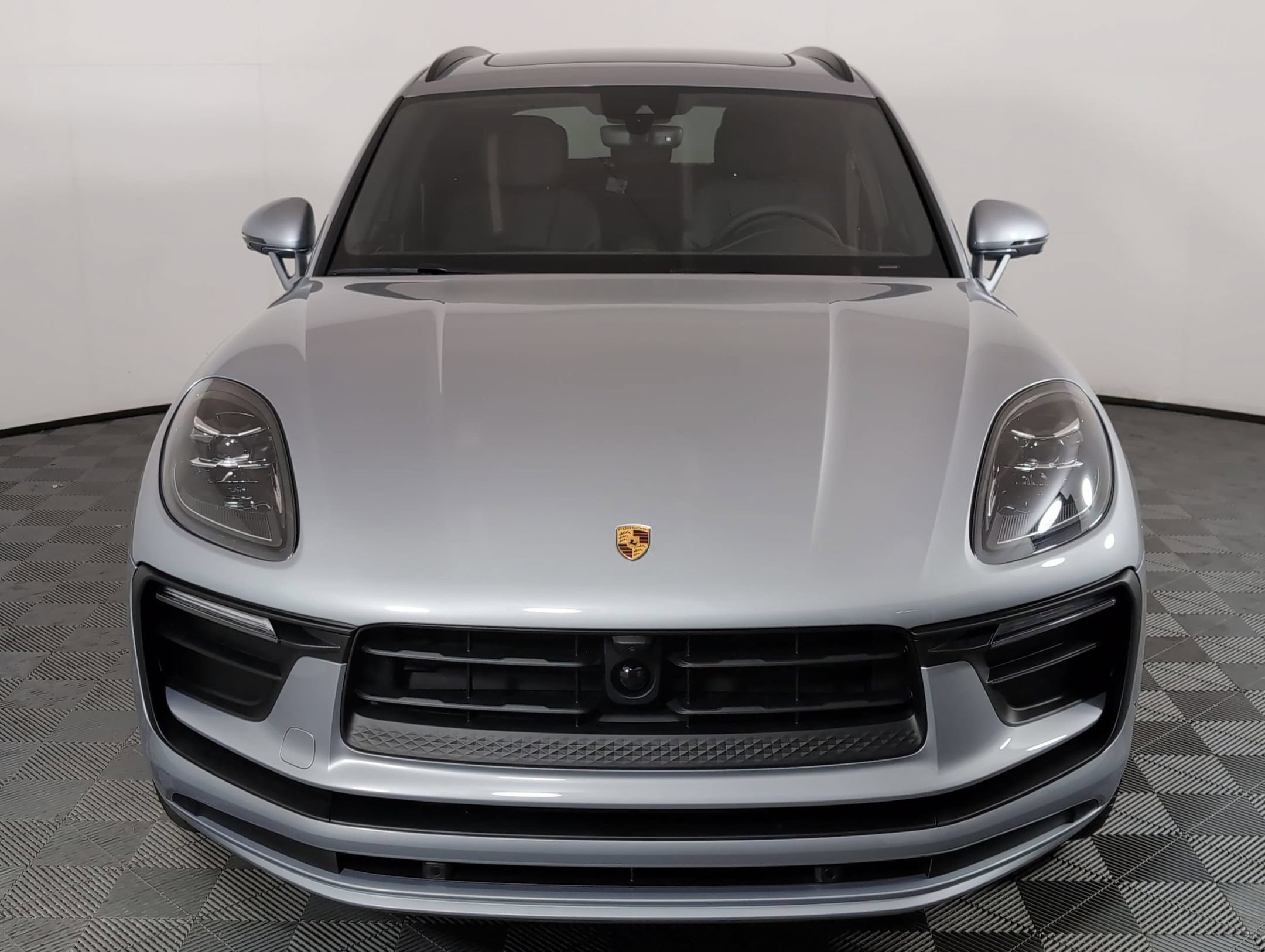 Certified 2025 Porsche Macan AWD/4WD image 11