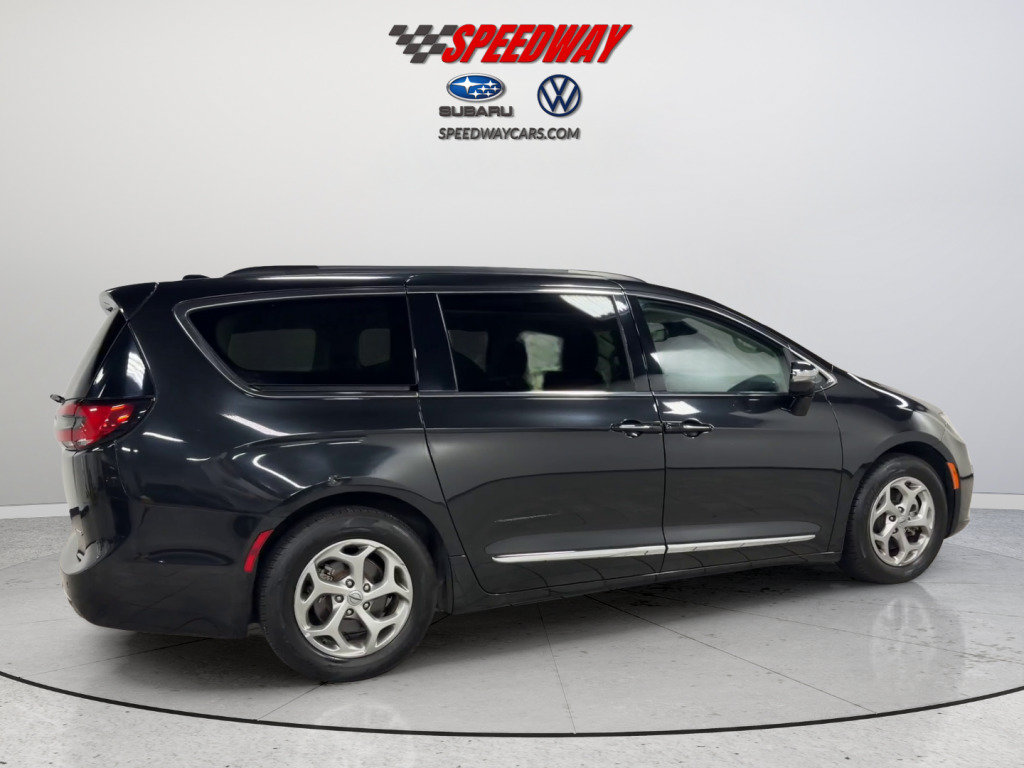Used 2023 Chrysler Pacifica Limited FWD image 5