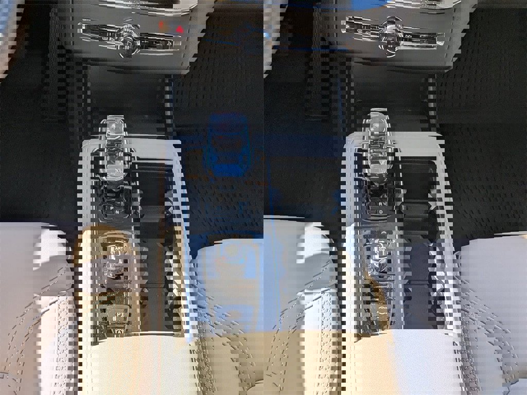 New 2026 Volvo XC90 B6 Plus w/ Protection Package Premier image 21