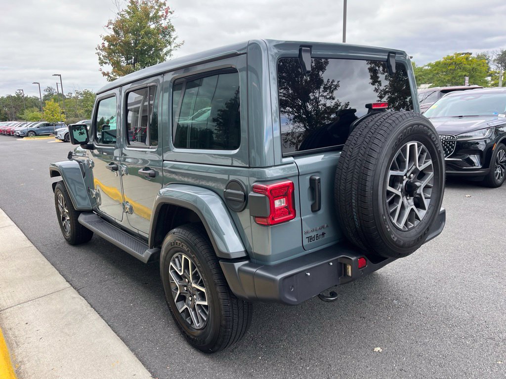 Used 2026 Jeep Wrangler Unlimited Sahara AWD/4WD image 6
