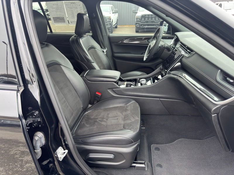 Used 2023 Jeep Grand Cherokee Altitude image 31