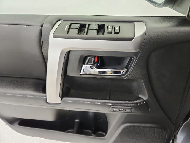 Used 2020 Toyota 4Runner Limited AWD/4WD image 21
