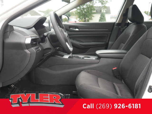 Used 2025 Nissan Altima 2.5 SV FWD image 32