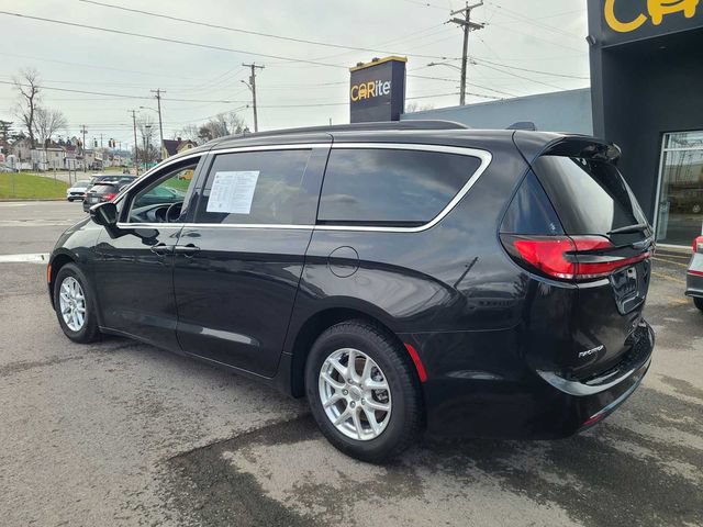 Used 2022 Chrysler Pacifica Touring-L FWD image 9
