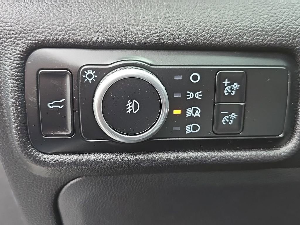 Used 2023 Ford Explorer XLT w/ Equipment Group 202A image 18