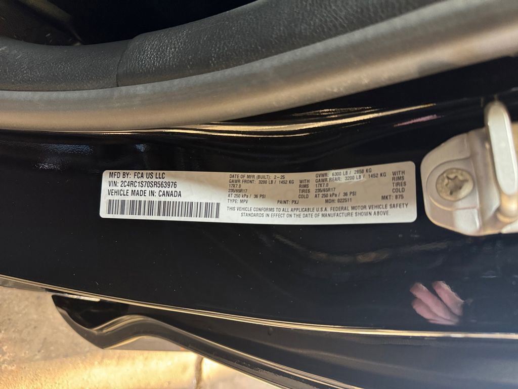 Used 2025 Chrysler Pacifica Select w/ Uconnect Theater Family Group image 31