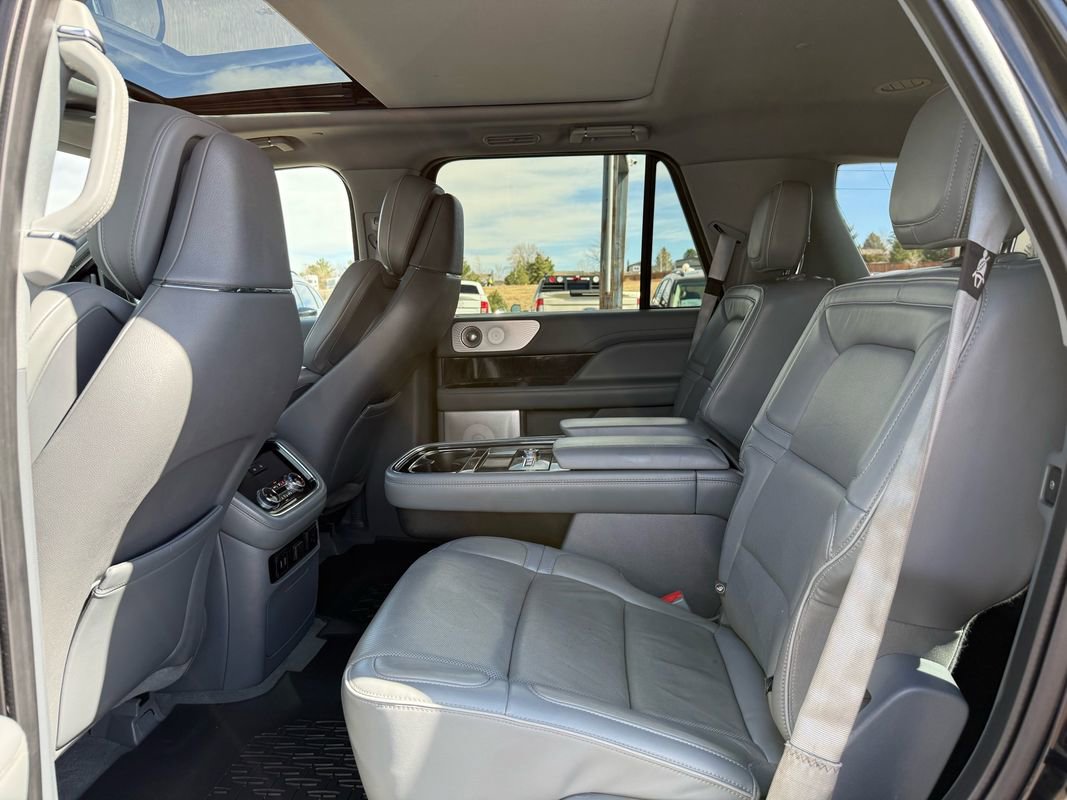 Used 2019 Lincoln Navigator Reserve image 17