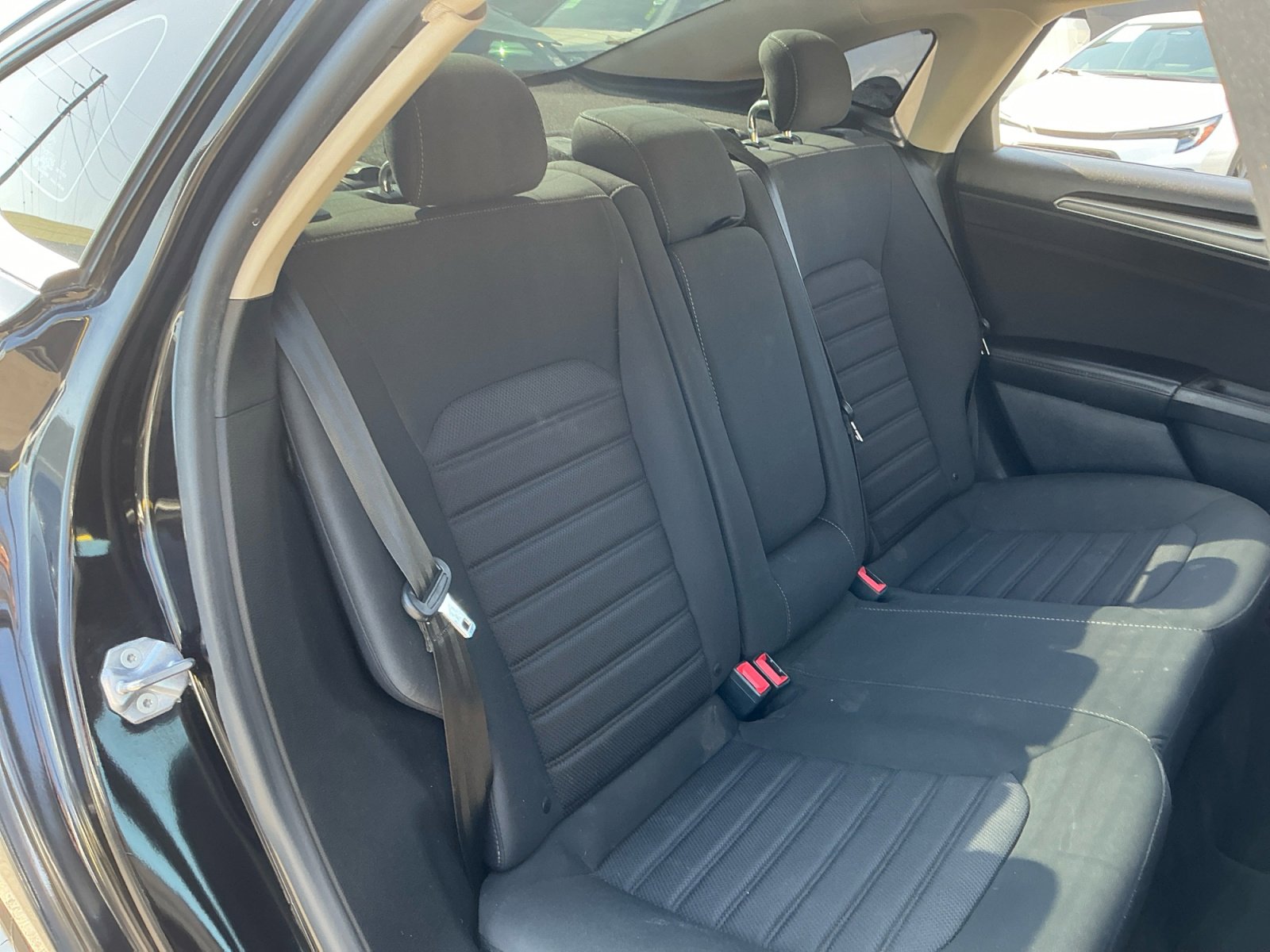 Used 2020 Ford Fusion SE FWD image 20