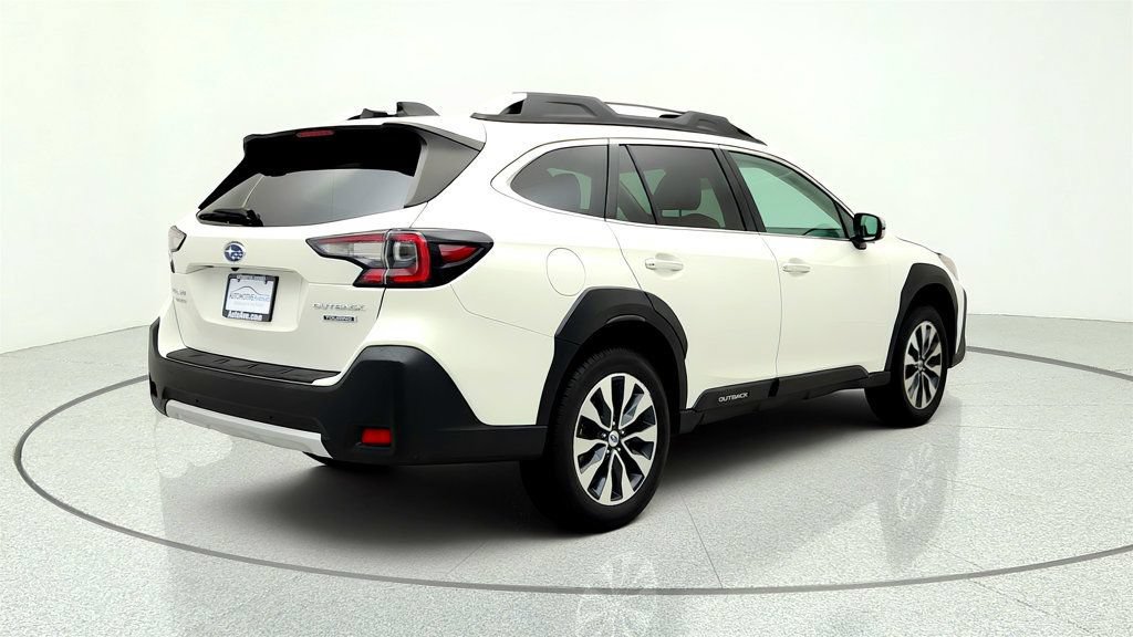 Used 2023 Subaru Outback Touring AWD/4WD image 5