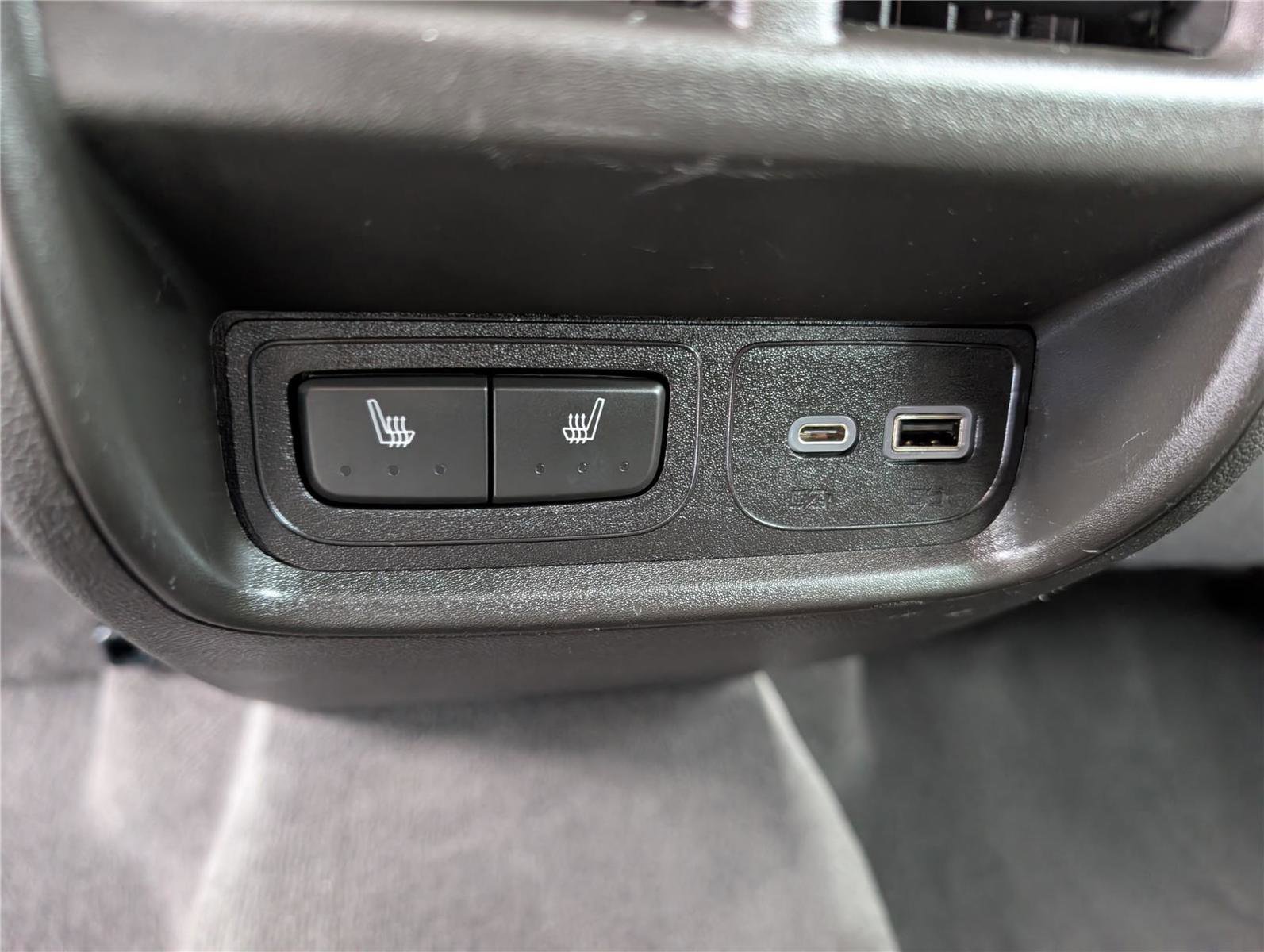 Used 2023 Cadillac XT4 Luxury w/ Cold Weather Package image 17