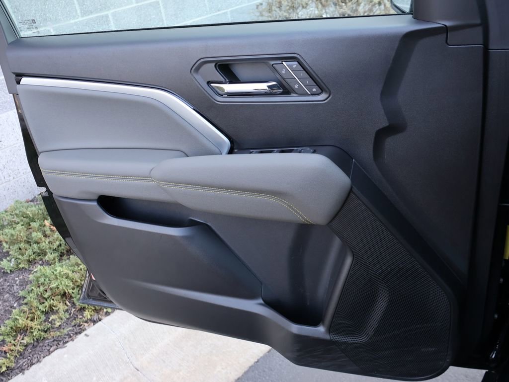 Used 2024 Chevrolet Colorado ZR2 w/ ZR2 Convenience Package III image 38