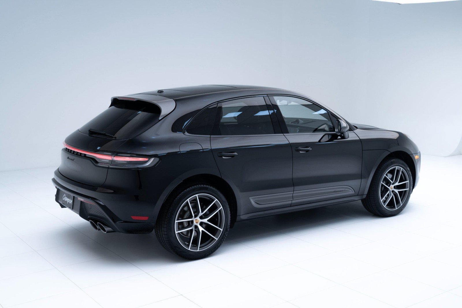 New 2025 Porsche Macan Turbo image 9