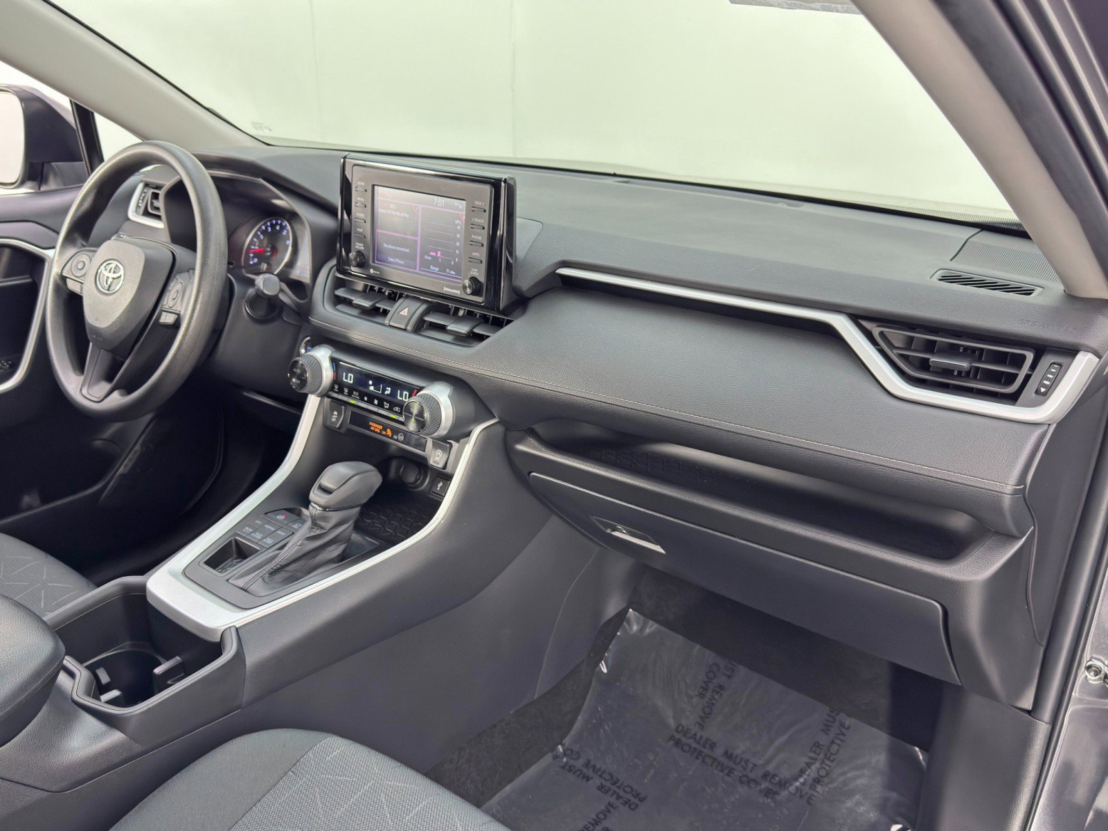 Used 2022 Toyota RAV4 XLE image 13