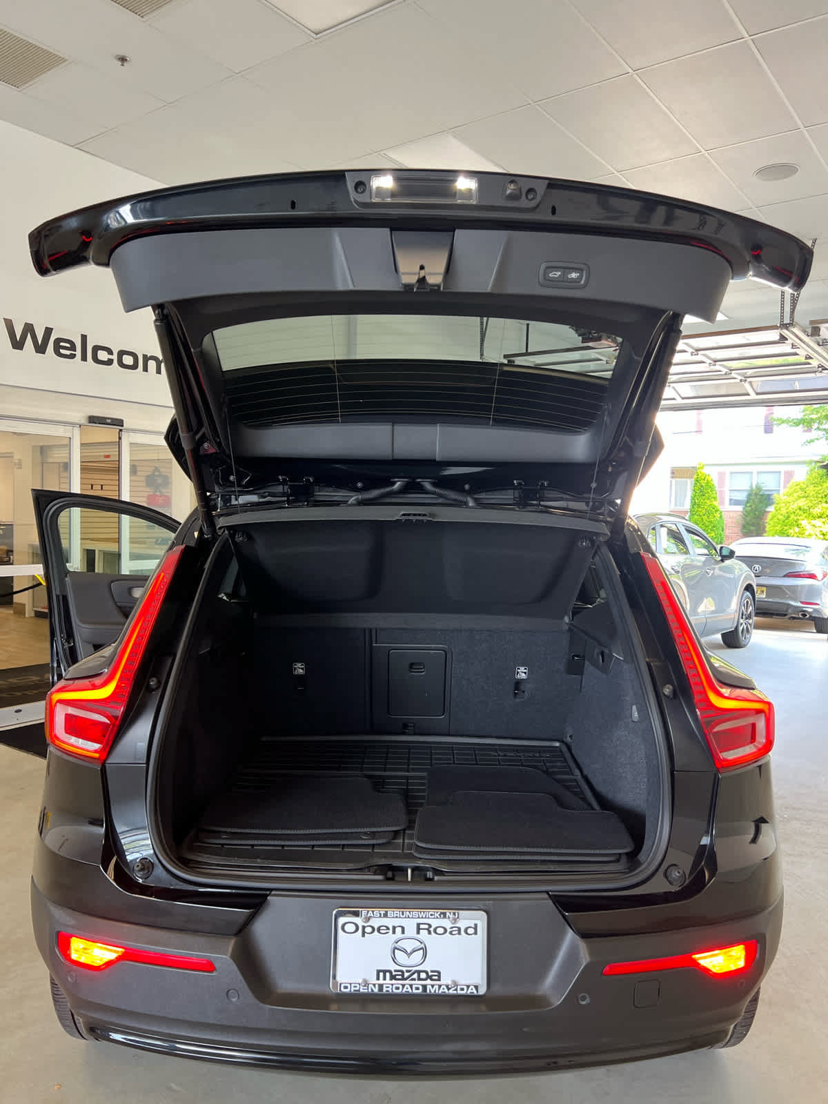 Used 2023 Volvo XC40 B5 Plus w/ Climate Package AWD/4WD image 21