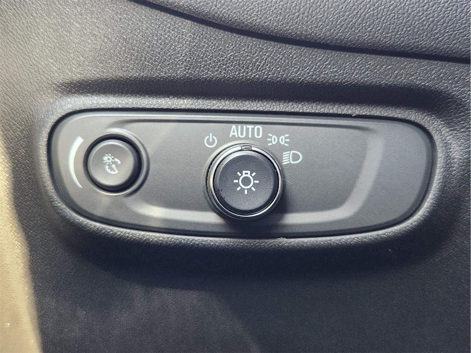 Used 2022 Chevrolet Equinox LT FWD image 22