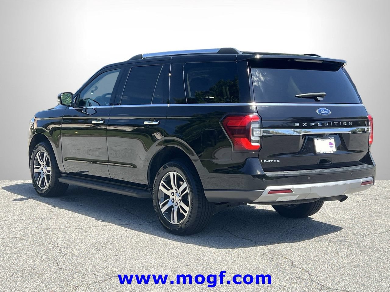 Used 2024 Ford Expedition Limited AWD/4WD image 2