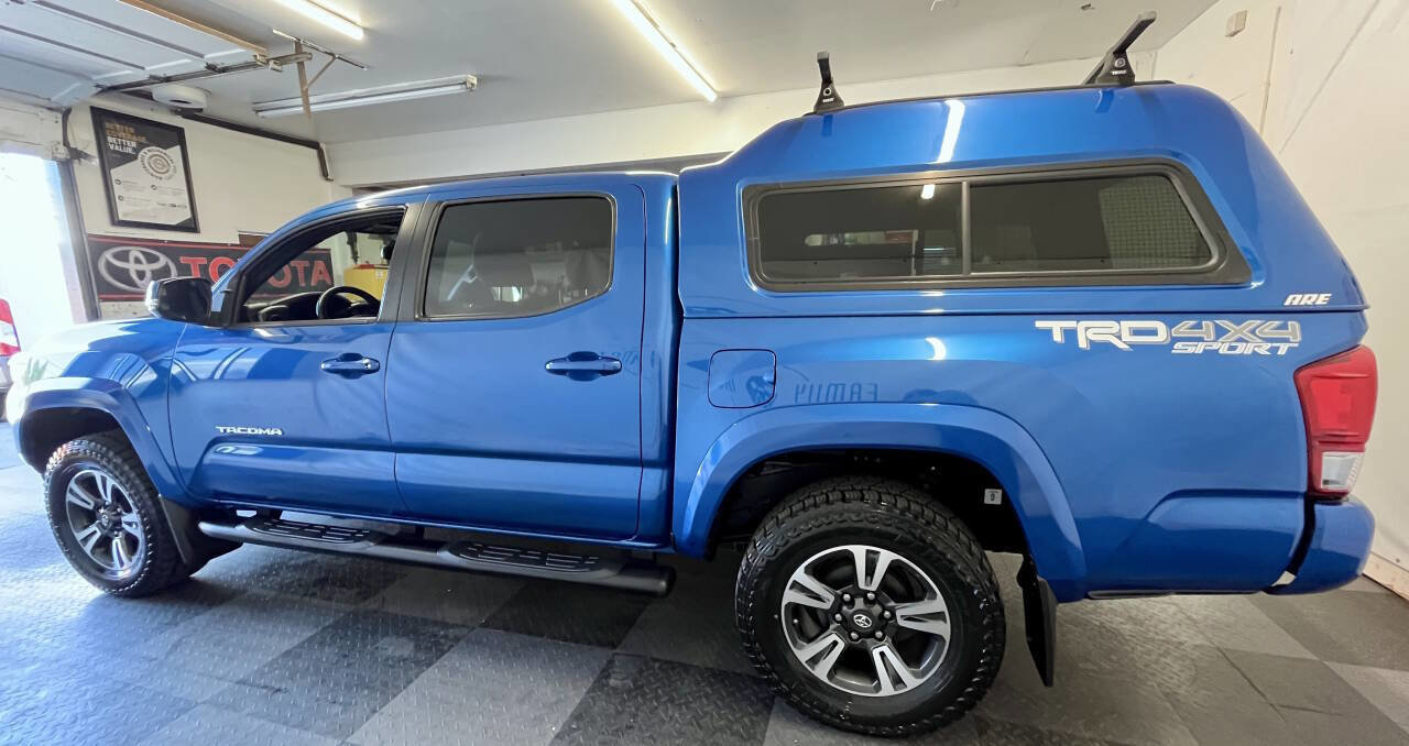 Used 2016 Toyota Tacoma TRD Sport image 6