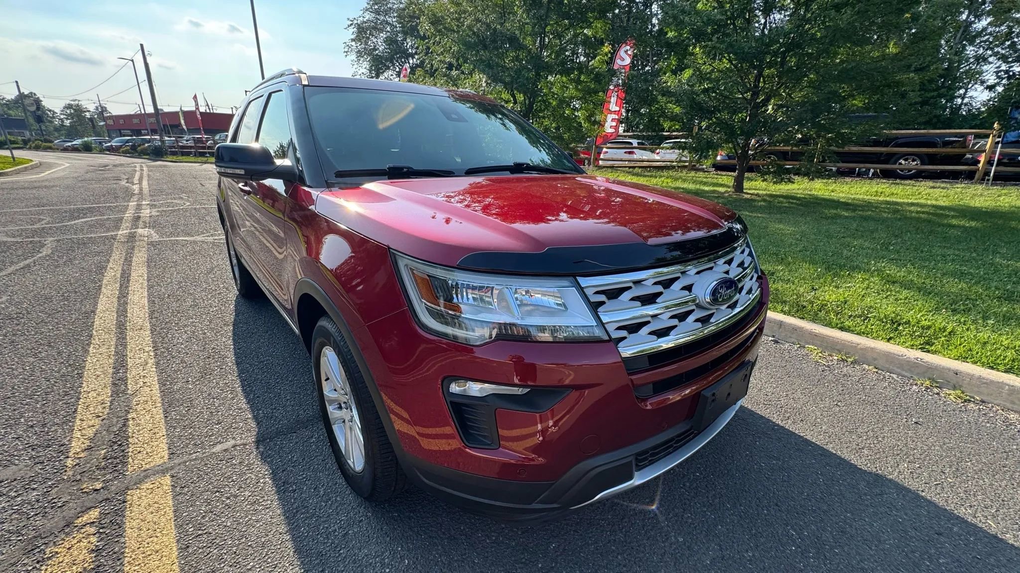 Used 2018 Ford Explorer XLT w/ Equipment Group 202A image 8