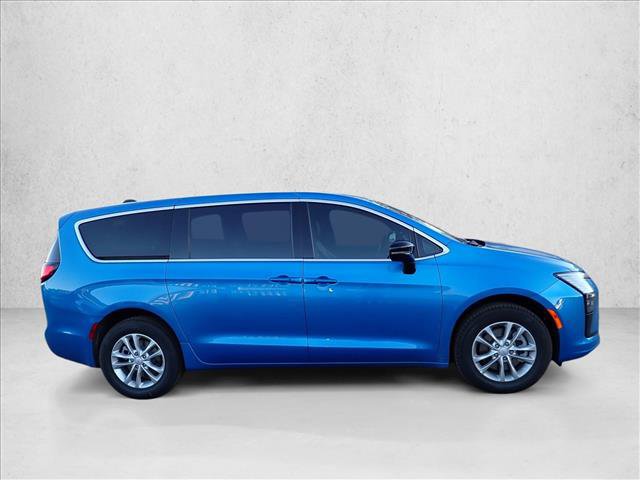 New 2027 Chrysler Pacifica Select AWD/4WD image 5