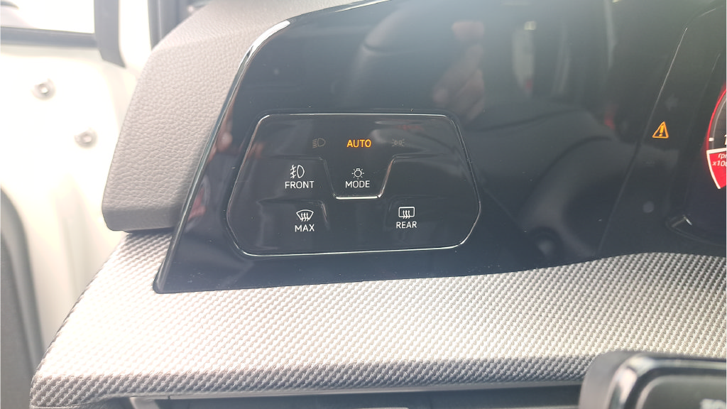 Used 2025 Volkswagen GTI SE FWD image 24