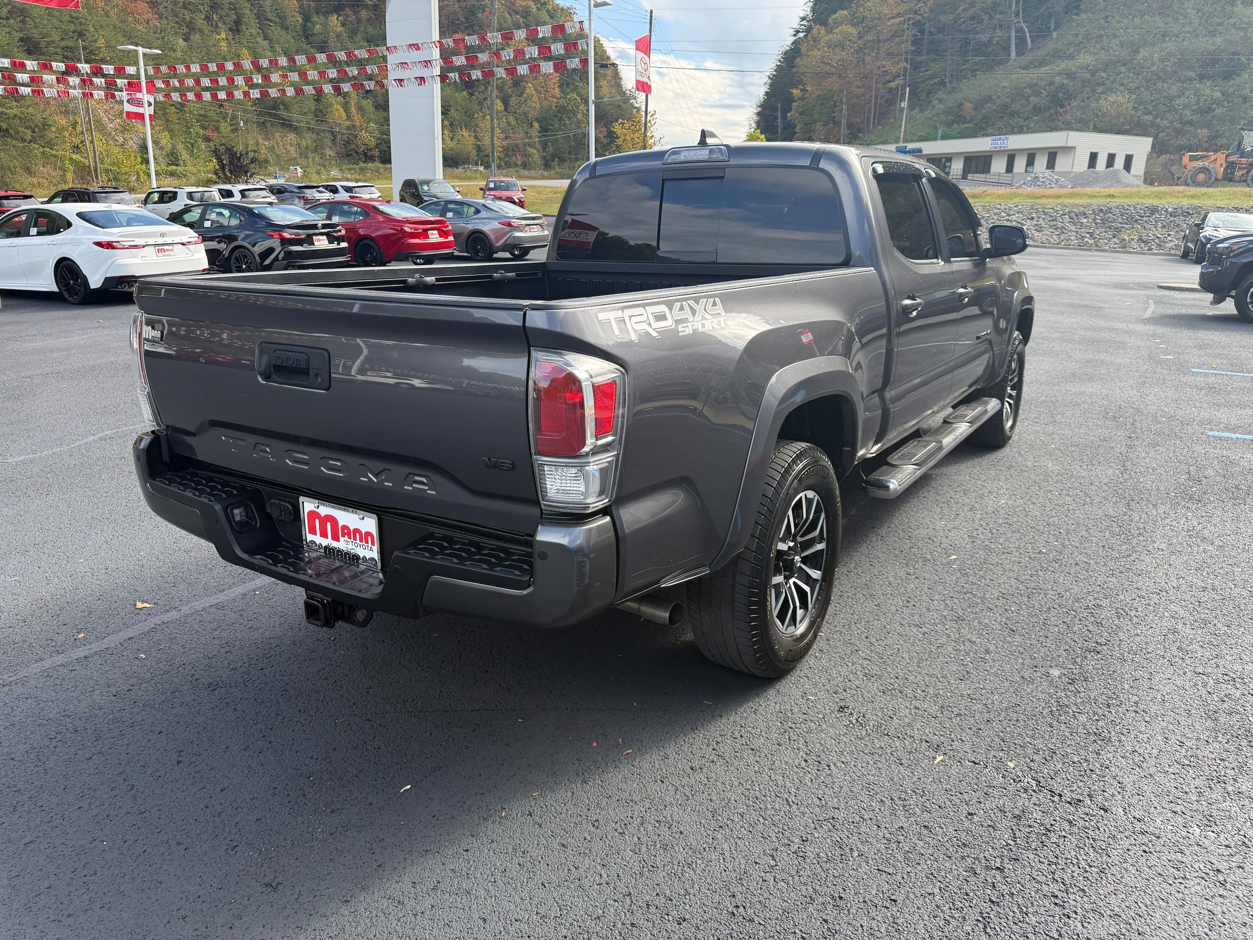 Used 2022 Toyota Tacoma TRD Sport w/ Technology Package image 7