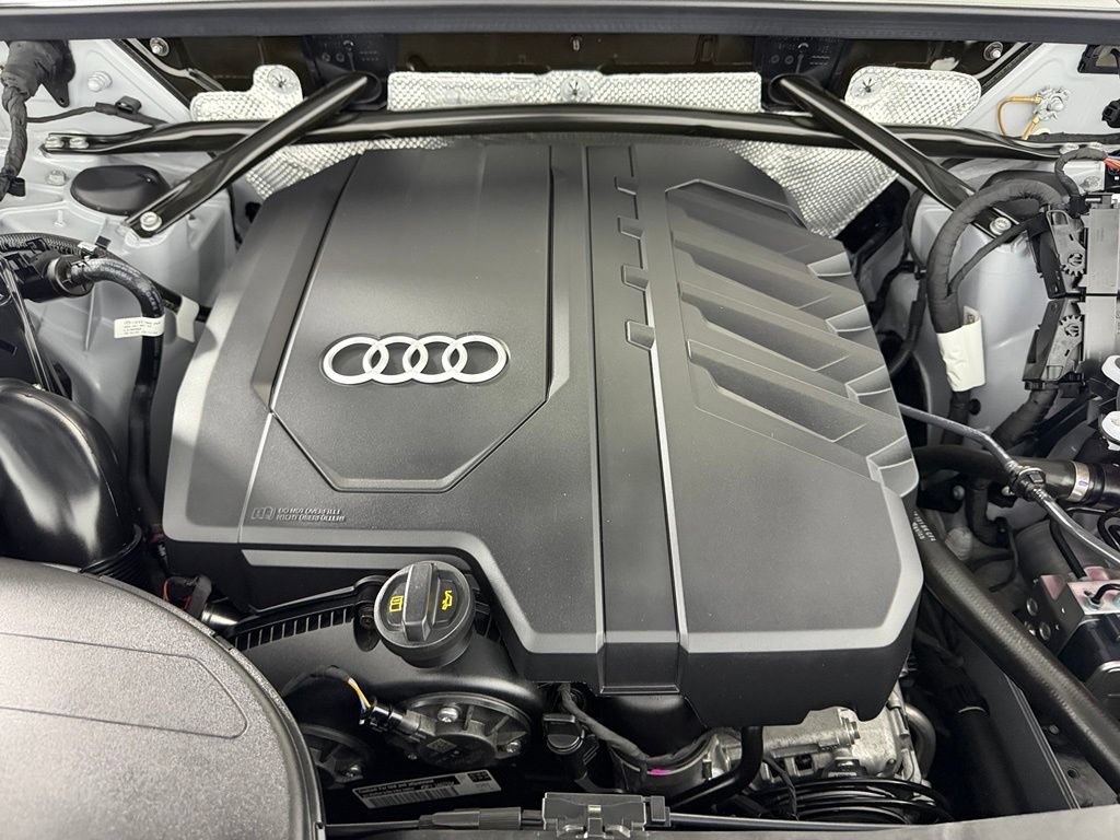 Used 2025 Audi Q5 2.0T Premium w/ Convenience Plus Package AWD/4WD image 32
