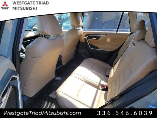 Used 2022 Toyota RAV4 XLE Premium image 12