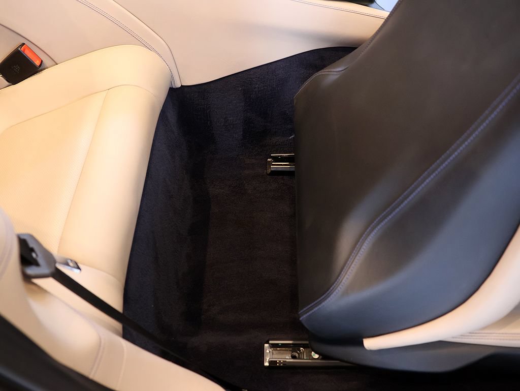 Certified 2019 Ferrari Portofino RWD image 38
