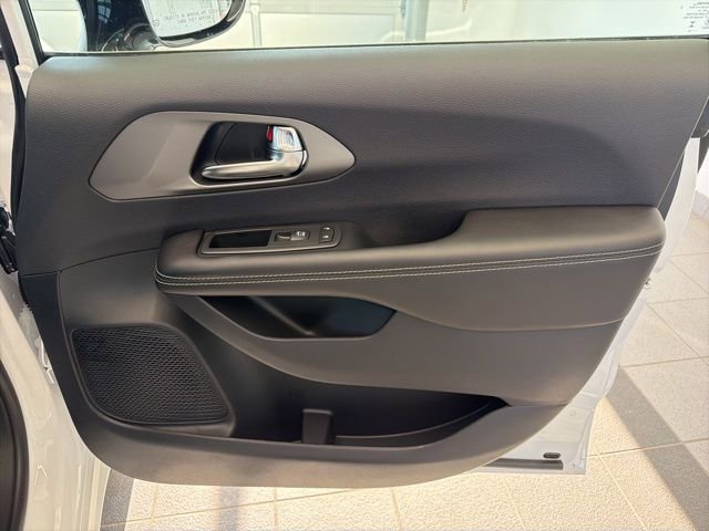 New 2027 Chrysler Pacifica Select FWD image 14