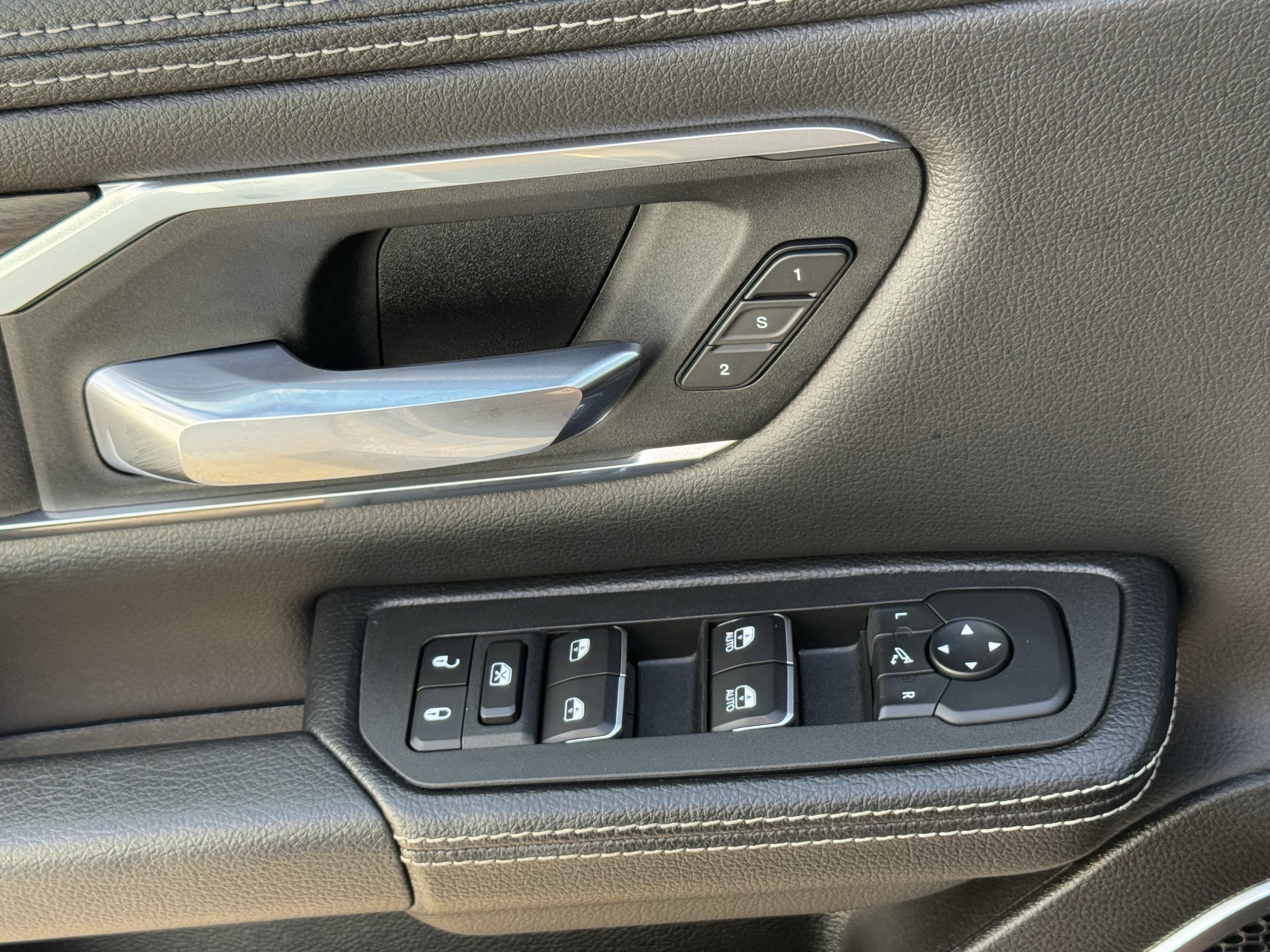 Used 2025 RAM 1500 Laramie w/ Sport Appearance Package AWD/4WD image 22
