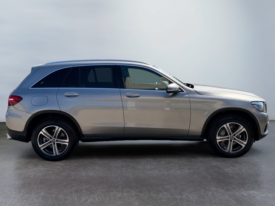 Used 2019 Mercedes-Benz GLC 300 4MATIC w/ Premium Package image 4