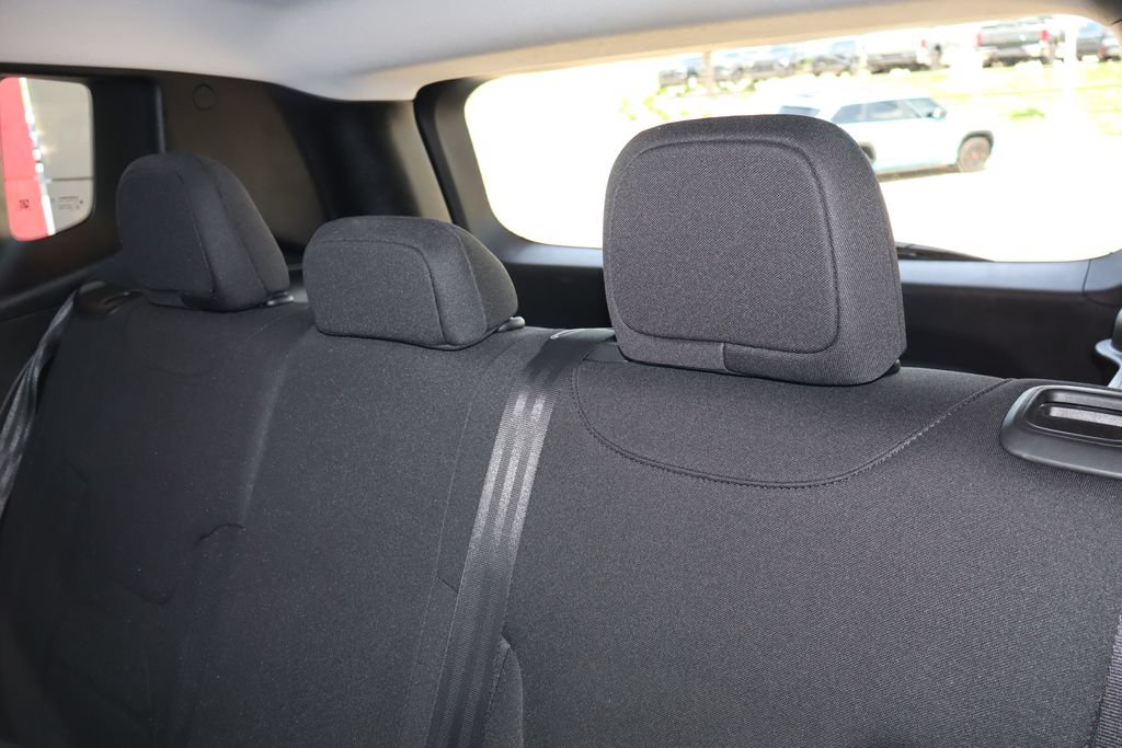 Used 2019 Jeep Renegade Latitude FWD image 34