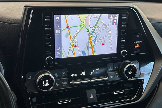 Used 2020 Toyota Highlander XLE AWD/4WD image 25