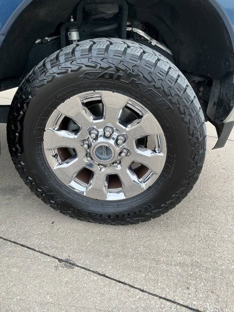 Used 2017 Ford F250 Lariat w/ Chrome Package image 9