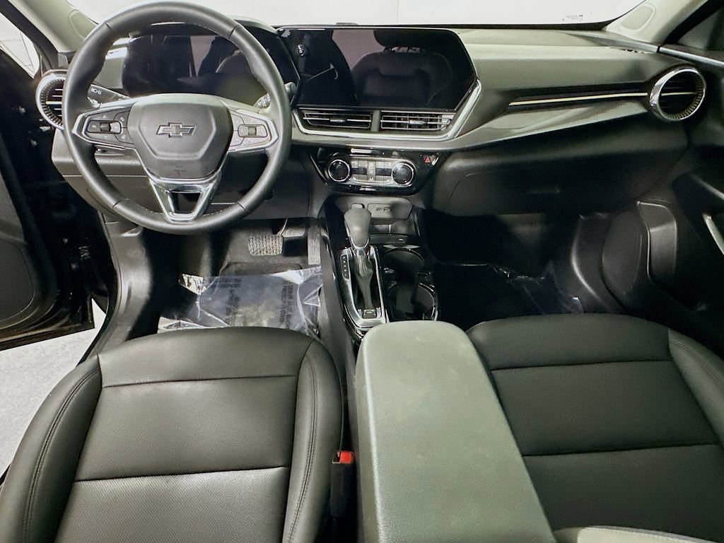 Used 2025 Chevrolet Trax ACTIV image 16